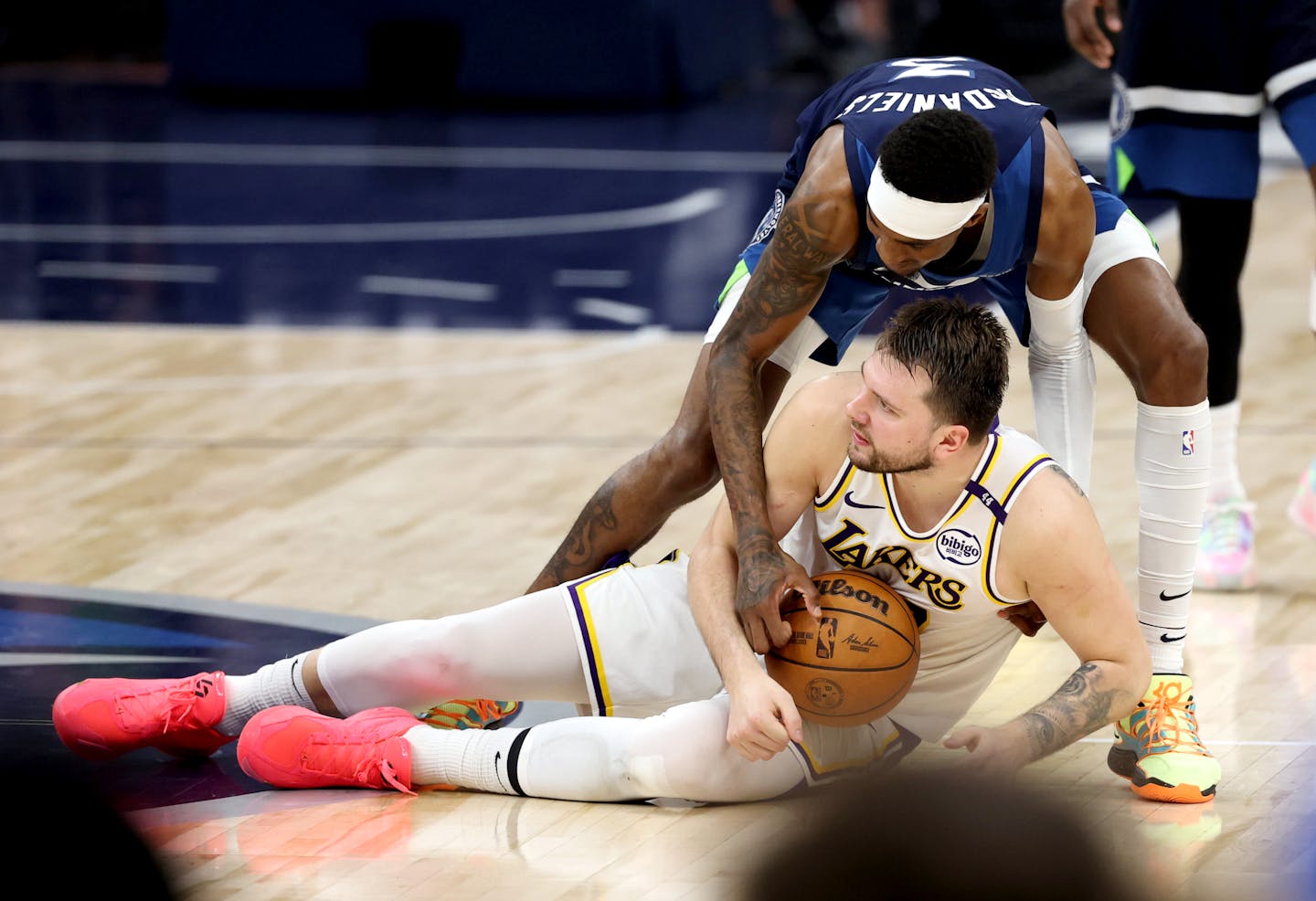 Controversial No-Call in Lakers-Timberwolves Game Sparks NBA Debate