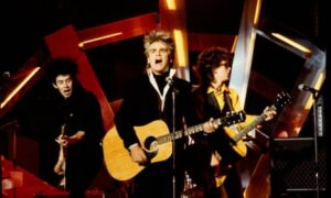 The Alarm Frontman Mike Peters Passes Away at 66 After Courageous Cancer Battle